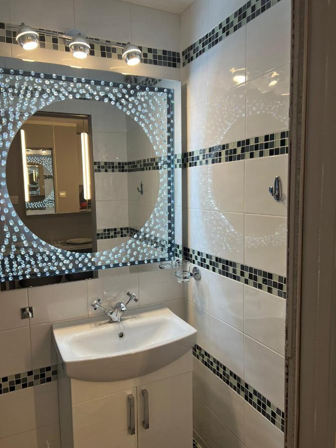 Friern Barnet Apartment Luxe Free Wifi, Free Parking, Free Netflix מראה חיצוני תמונה